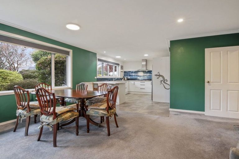 Photo of property in 17 Hillcrest Place, Avonhead, Christchurch, 8042