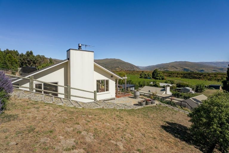 Photo of property in 32 Hall Road, Bannockburn, Cromwell, 9384