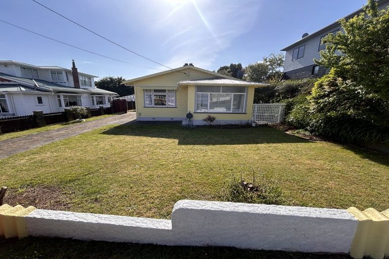 Photo of property in 2 Cambridge Street, Gonville, Whanganui, 4501