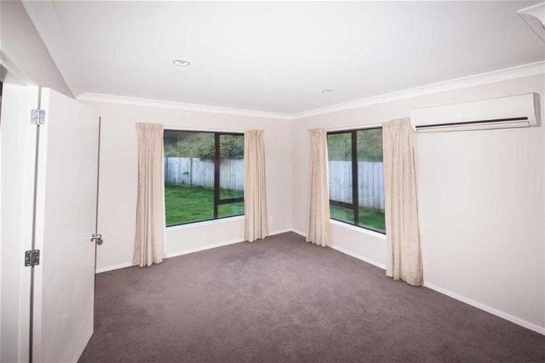 Photo of property in 27 Gifford Grove, Churton Park, Wellington, 6037