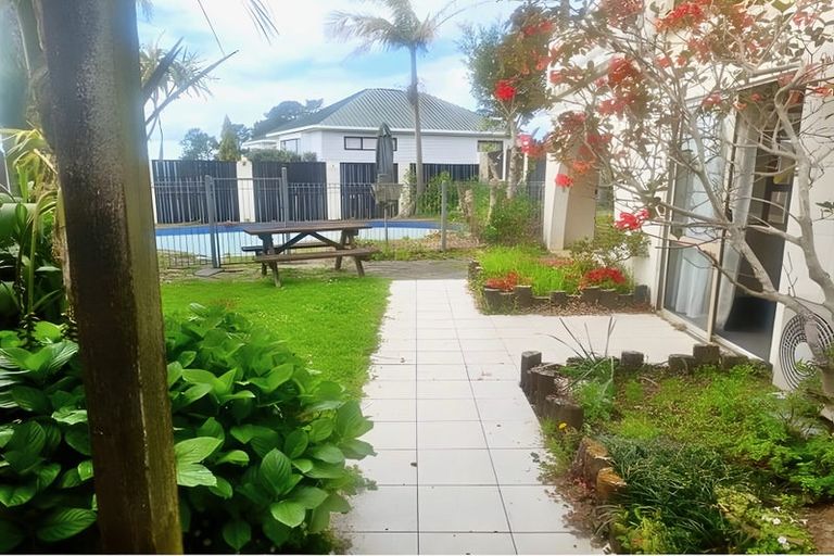 Photo of property in 14 Tatyana Place, Massey, Auckland, 0614