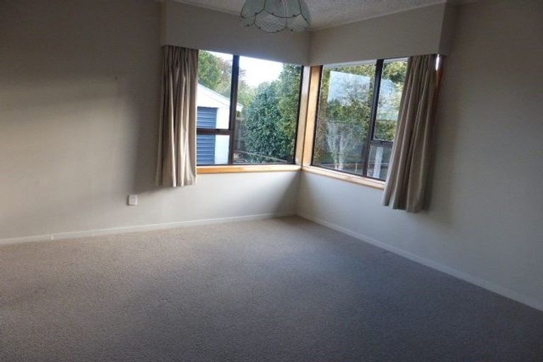 Photo of property in 5 Fairmile Place, Russley, Christchurch, 8042