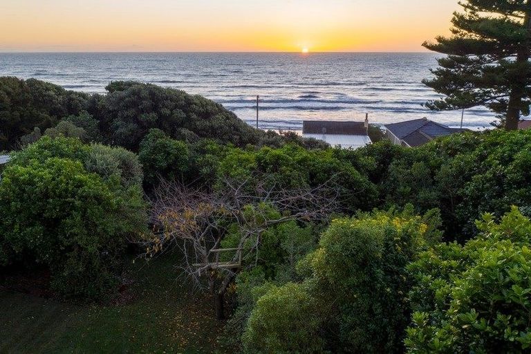 Photo of property in 13 Aperahama Street, Paekakariki, 5034