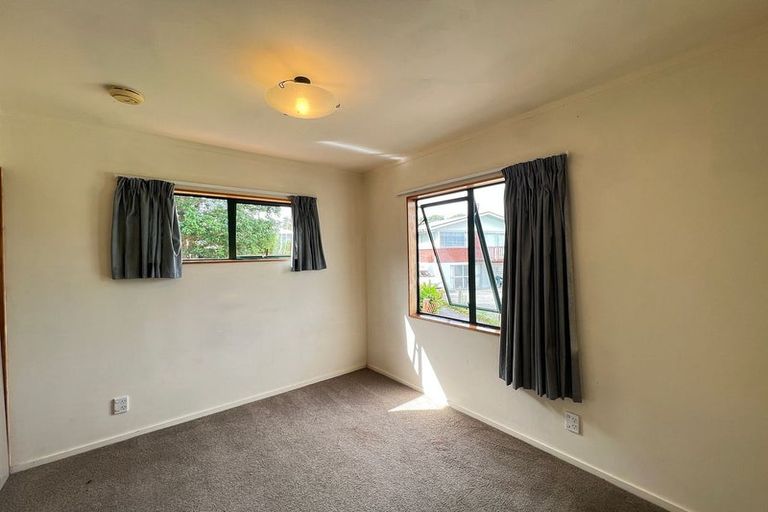 Photo of property in 123 Beach Haven Road, Beach Haven, Auckland, 0626