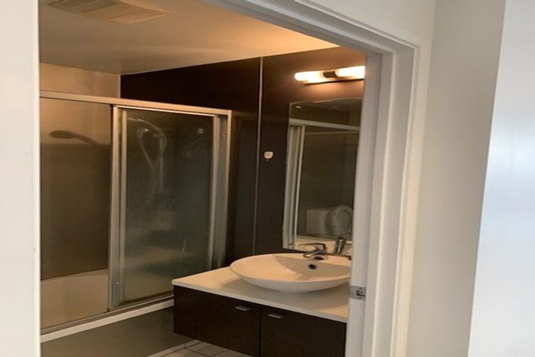 Photo of property in Alpha Apartments, 502/17 Vogel Lane, Auckland Central, Auckland, 1010