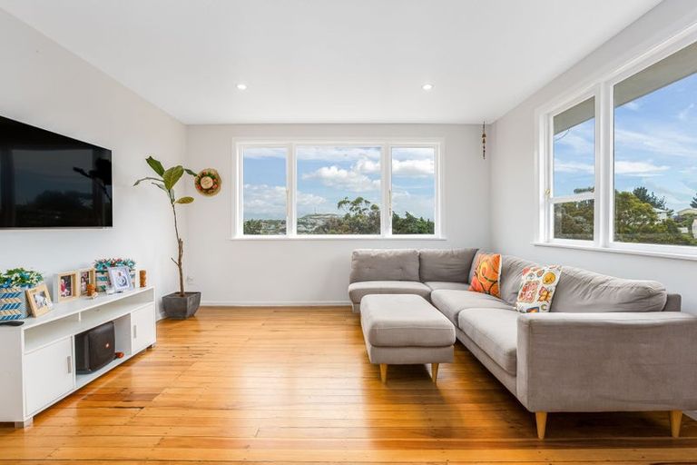 Photo of property in 16 Sasanof View, Ascot Park, Porirua, 5024