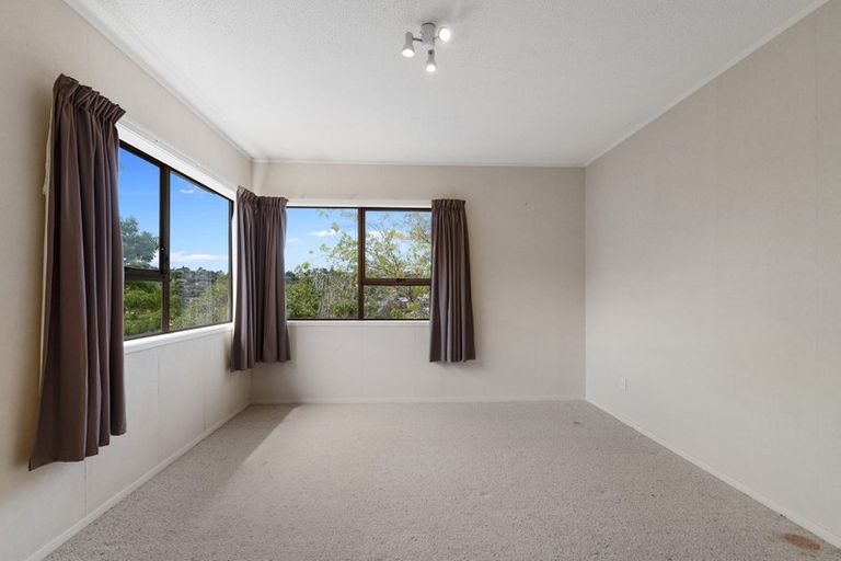 Photo of property in 33 John Downs Drive, Browns Bay, Auckland, 0630