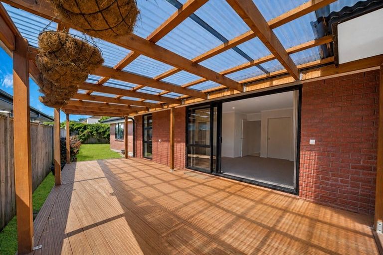 Photo of property in 30 Waituarua Drive, Takanini, 2112