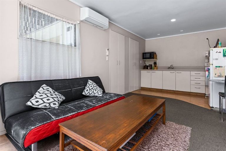 Photo of property in 84 Milton Road, Bluff Hill, Napier, 4110