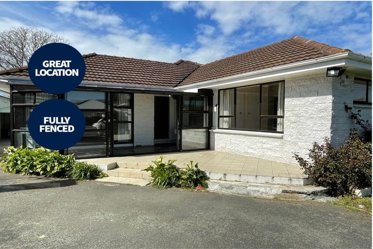 Photo of property in 132 Avonhead Road, Avonhead, Christchurch, 8042