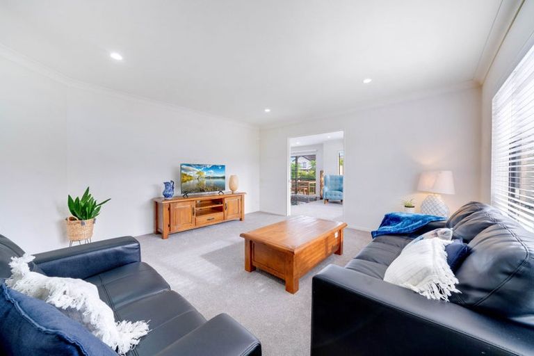 Photo of property in 71 Baverstock Road, Flat Bush, Auckland, 2016