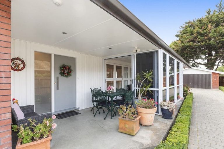 Photo of property in 17 Newbridge Place, Ilam, Christchurch, 8041