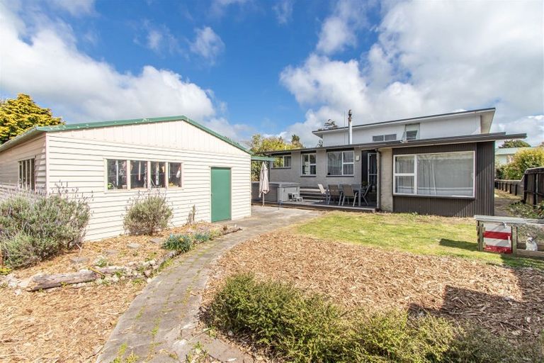 Photo of property in 6 Kowhai Street, Inglewood, 4330