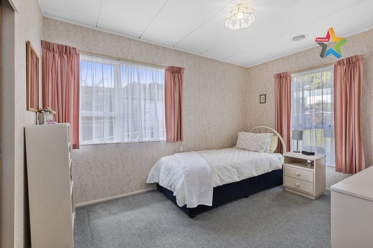 Photo of property in 33 Kingsley Street, Stokes Valley, Lower Hutt, 5019