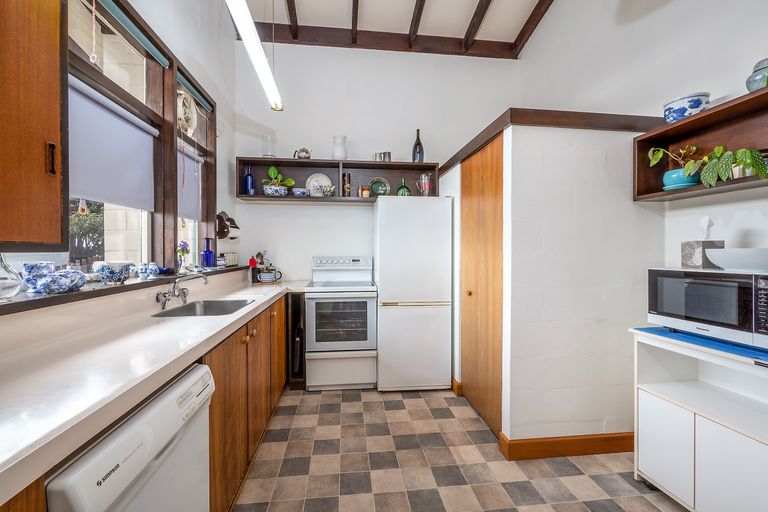 Photo of property in 76 Cannon Hill Crescent, Mount Pleasant, Christchurch, 8081