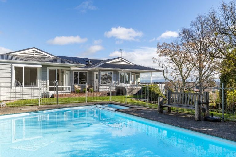 Photo of property in 21 Busby Hill, Havelock North, 4130