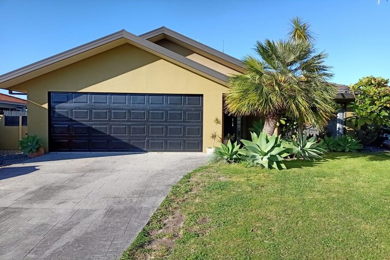 Photo of property in 42 Katerini Grove, Papamoa Beach, Papamoa, 3118