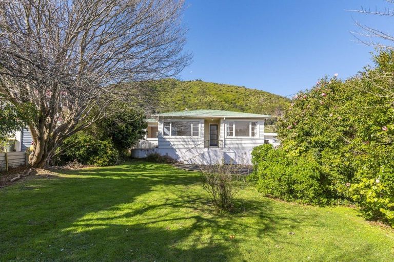 Photo of property in 11 Winara Avenue, Waikanae, 5036