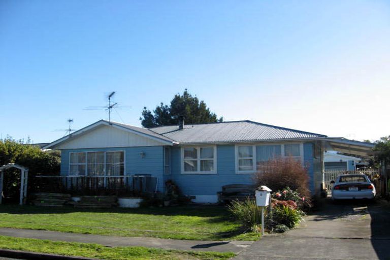 Photo of property in 2 Fisher Place, Carterton, 5713