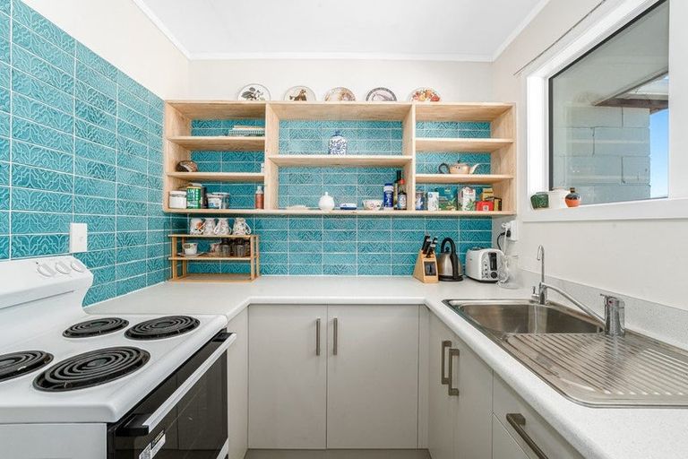 Photo of property in 3/133 Queens Drive, Lyall Bay, Wellington, 6022