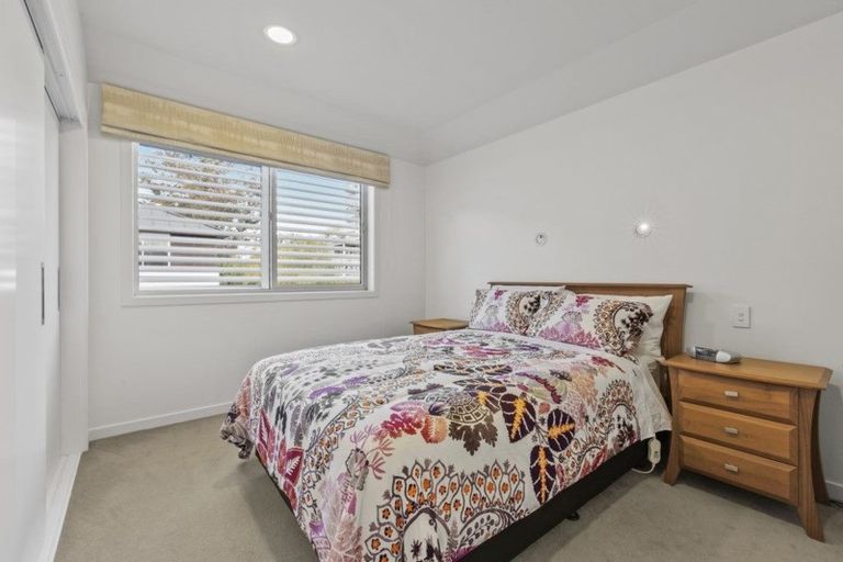 Photo of property in 8 Sylvan Park Avenue, Milford, Auckland, 0620
