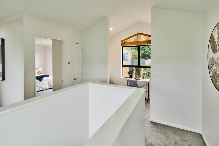 Photo of property in 5 Bishops Glen, Tawa, Wellington, 5028