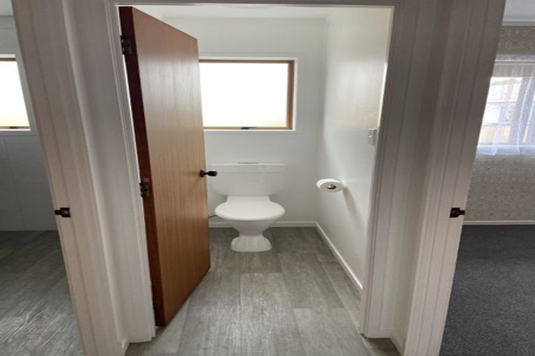 Photo of property in 1/4 Landseer Place, Blockhouse Bay, Auckland, 0600