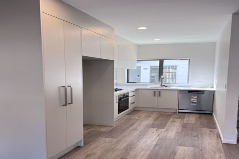 Photo of property in 2a Garner Place, Glenfield, Auckland, 0629