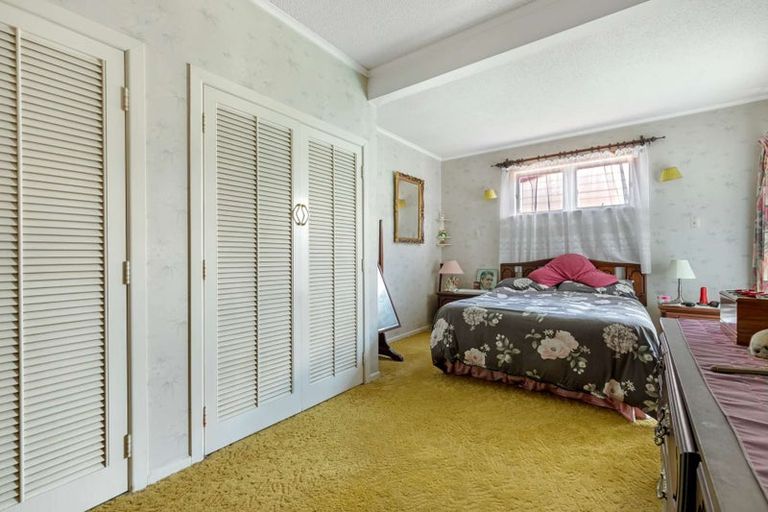 Photo of property in 9 Tiki Street, New Lynn, Auckland, 0600