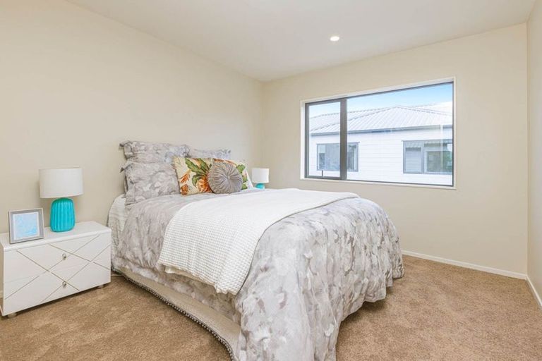 Photo of property in 2/43 Clevedon Road, Papakura, 2110