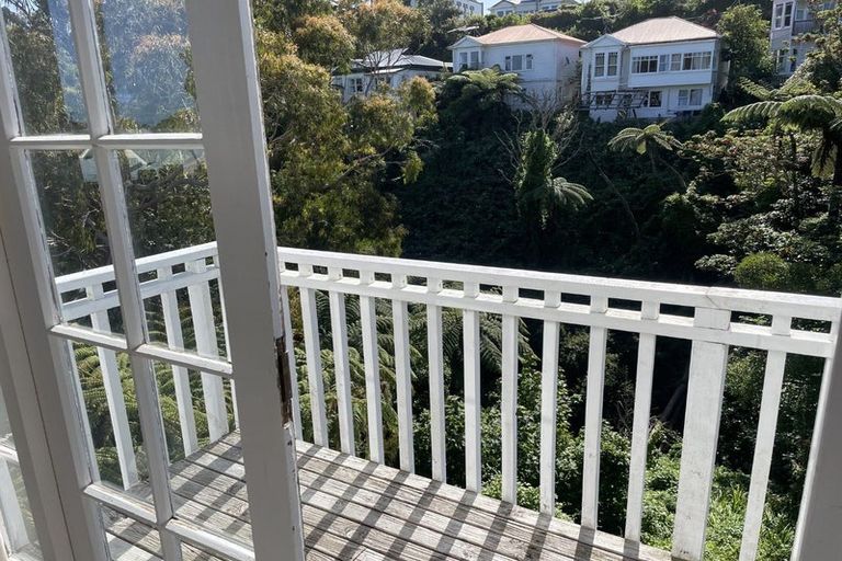 Photo of property in 3/133 Kelburn Parade, Kelburn, Wellington, 6012