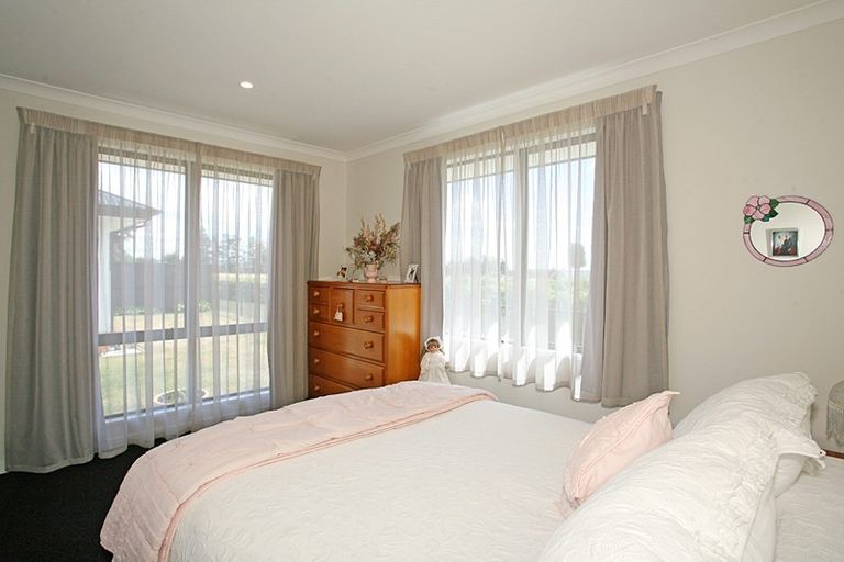 Photo of property in 18 Pistacia Place, Hornby, Christchurch, 8025