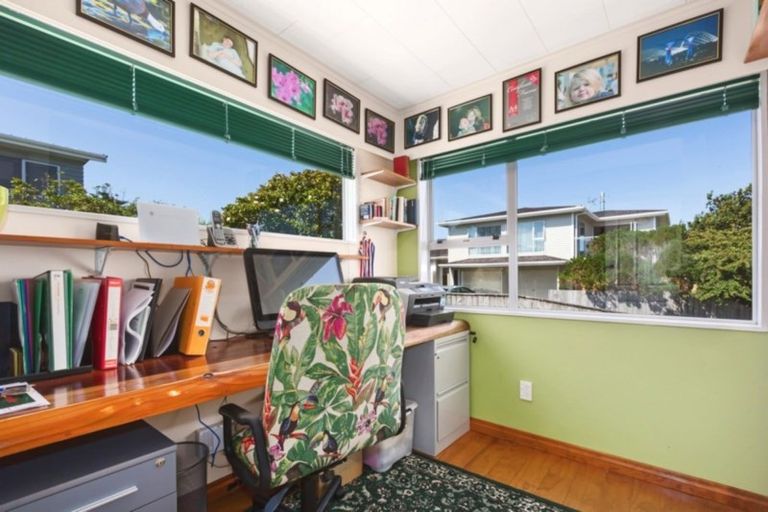 Photo of property in 10 The Track, Plimmerton, Porirua, 5026