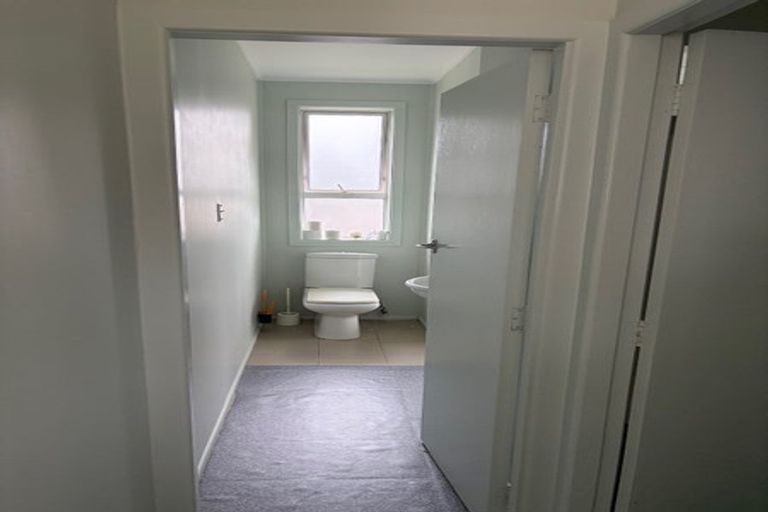 Photo of property in 96 Lake Road, Northcote, Auckland, 0627