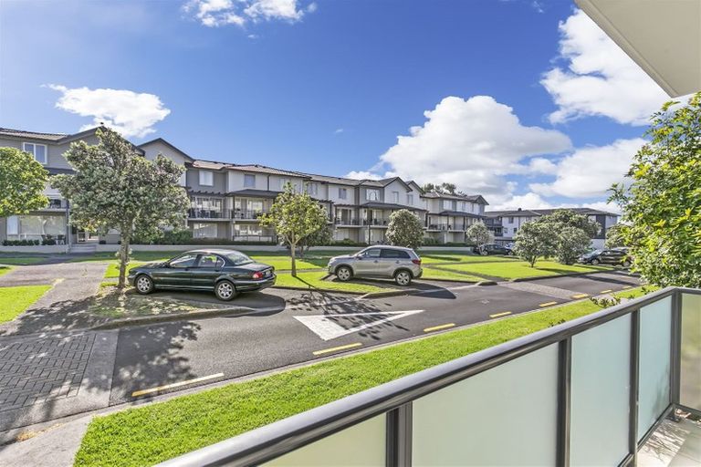 Photo of property in 2/23 Opito Way, East Tamaki, Auckland, 2013