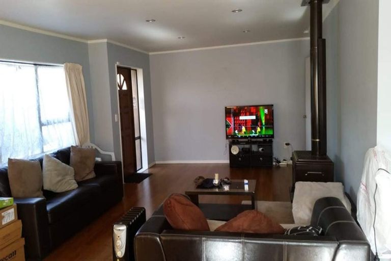 Photo of property in 2/409 West Coast Road, Glen Eden, Auckland, 0602