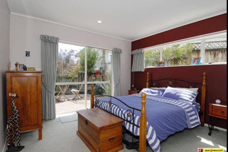 Photo of property in 15 Goldfinch Rise, Unsworth Heights, Auckland, 0632