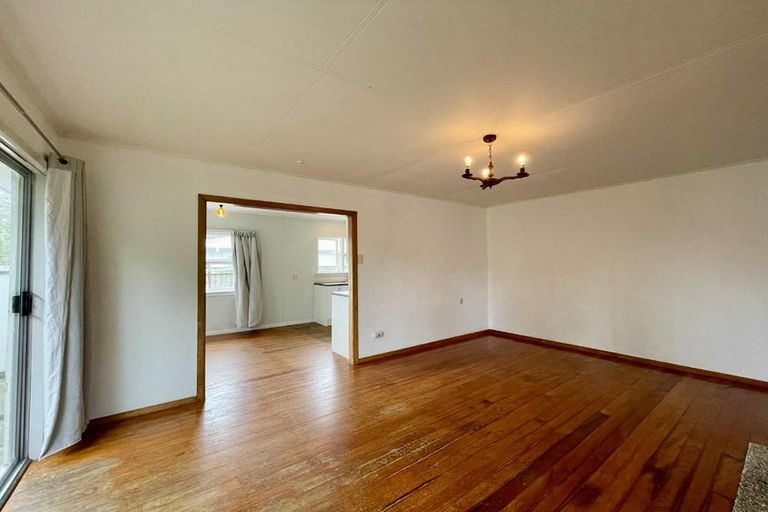 Photo of property in 15 Beaumont Crescent, Frankleigh Park, New Plymouth, 4310