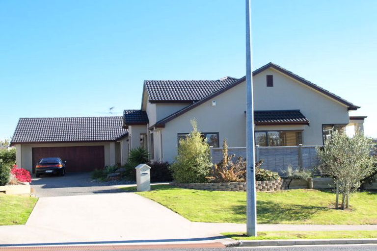 Photo of property in 43 Granger Road, Cockle Bay, Auckland, 2014