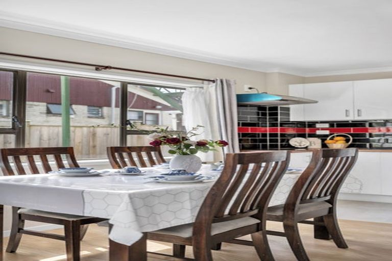Photo of property in 1/39 Hedge Row, Sunnyhills, Auckland, 2010