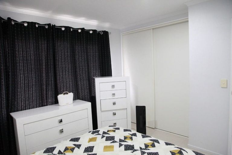 Photo of property in 22 Ashmere Lane, Weymouth, Auckland, 2103