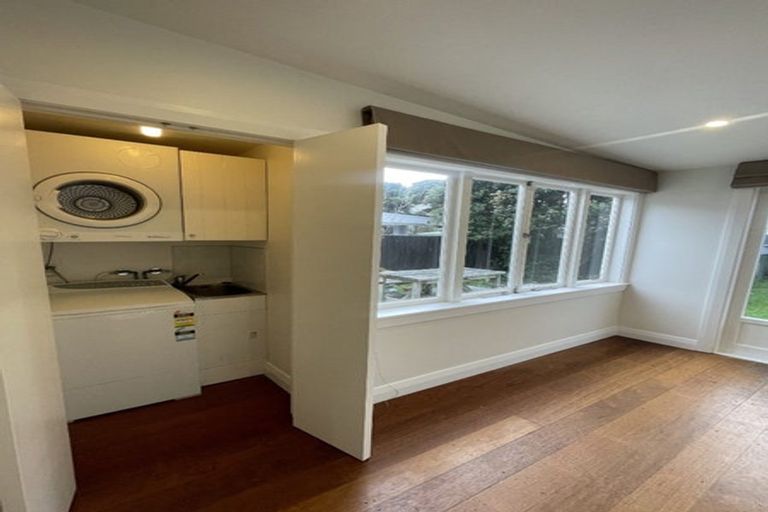 Photo of property in 127 Onepu Road, Lyall Bay, Wellington, 6022
