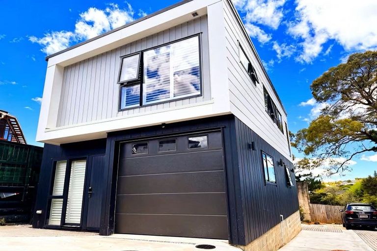 Photo of property in 95d Oreil Avenue, West Harbour, Auckland, 0618