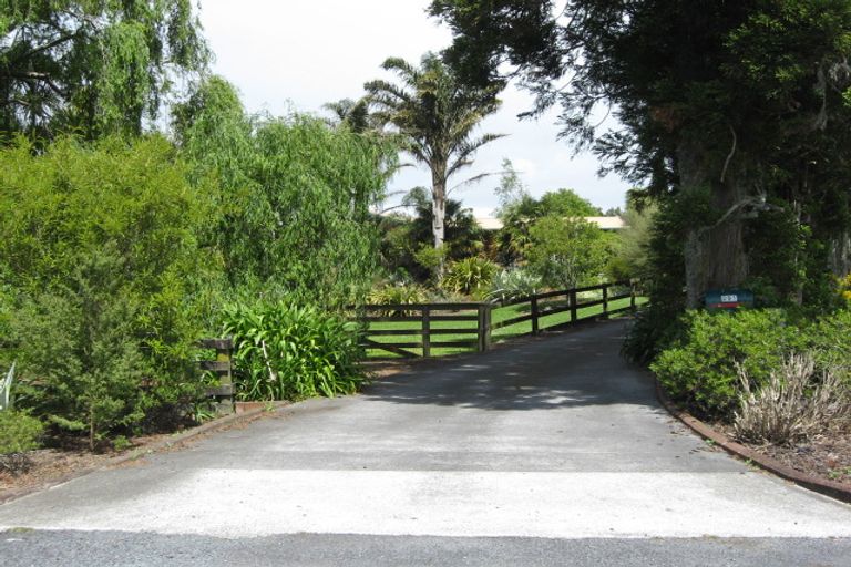 Photo of property in 291 Boord Crescent, Kumeu, 0891