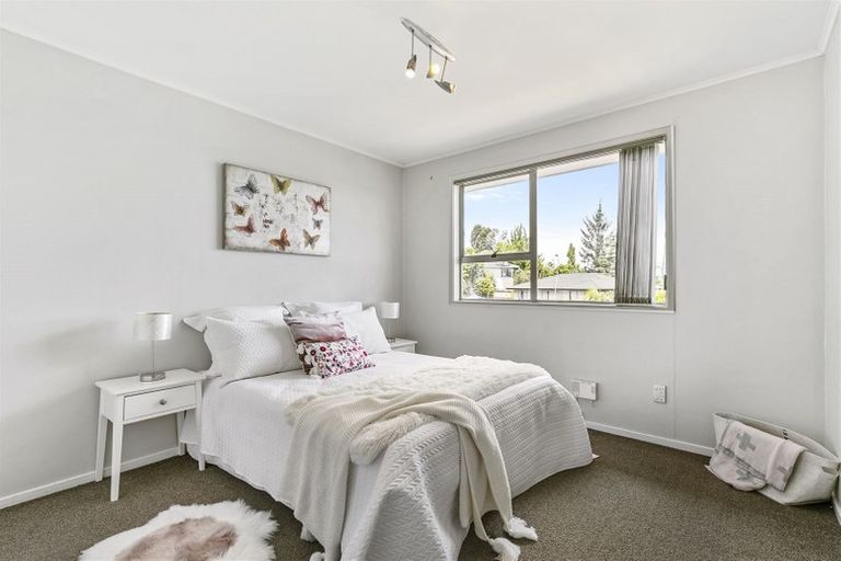 Photo of property in 1/21 Laurina Road, Sunnynook, Auckland, 0620