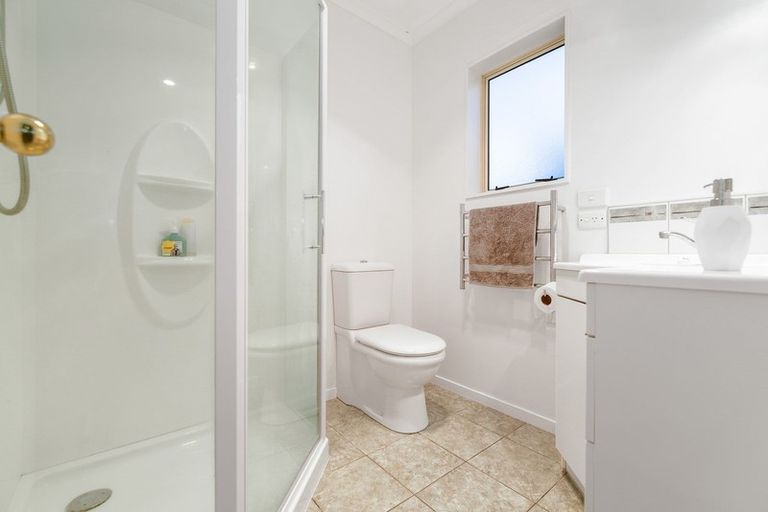 Photo of property in 16 Sunny Dale, Western Heights, Hamilton, 3200