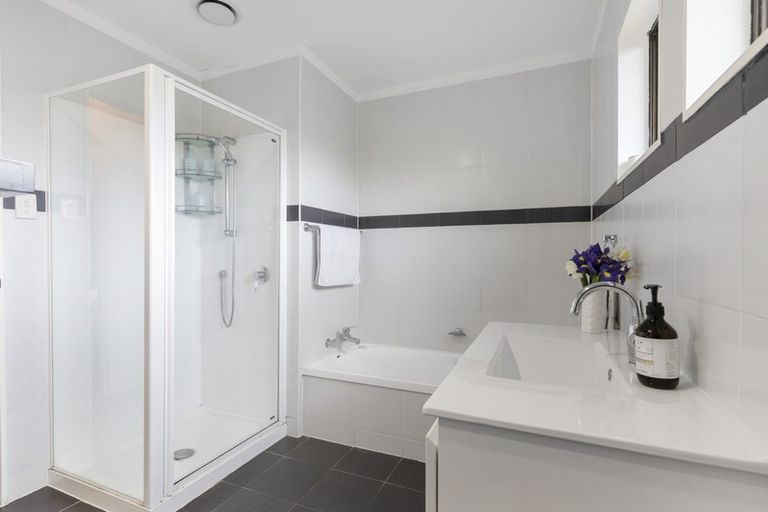 Photo of property in 8/390 West Coast Road, Glen Eden, Auckland, 0602