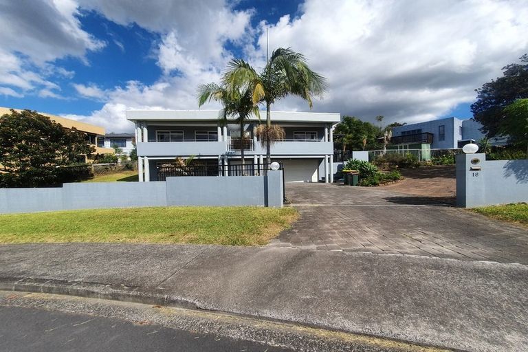 Photo of property in 18 Belleaire Court, West Harbour, Auckland, 0618