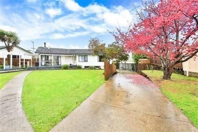 Photo of property in 8 Lorelei Place, Opaheke, Papakura, 2113