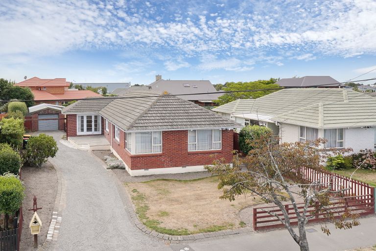 Photo of property in 76 Teesdale Street, Burnside, Christchurch, 8053